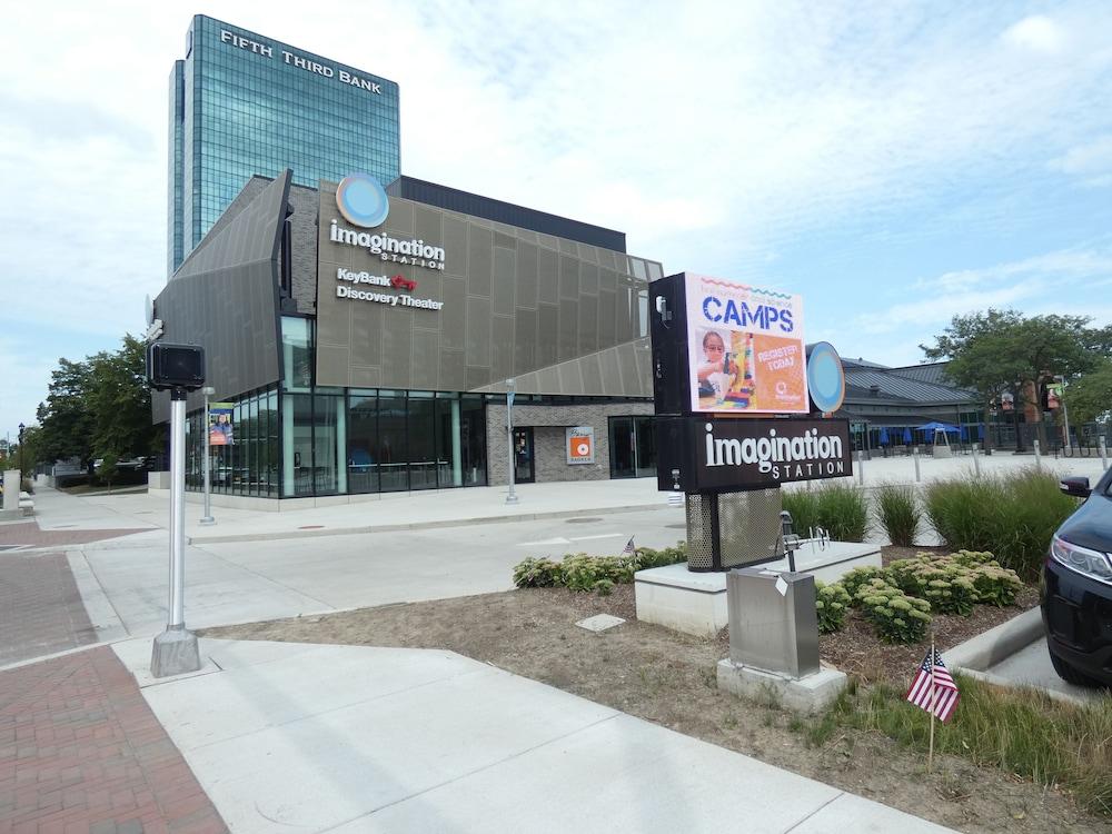 Baymont By Wyndham Perrysburg-Toledo Hotel Exterior photo